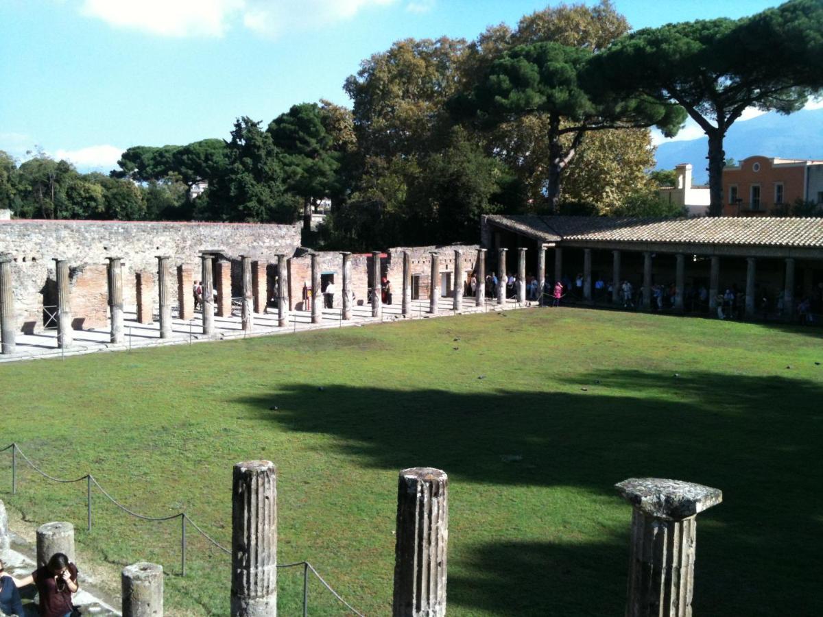 Villa Mena Pompei Bagian luar foto